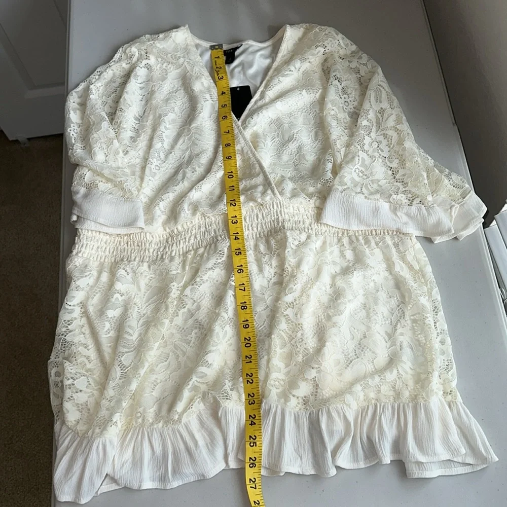 NWT TORRID Cream Lace V-Neck Romper Size 2. - Picture 7 of 16